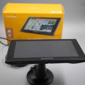 Garmin DriveSmart 60 North America LMT 6”  In original box w/accessories (like n